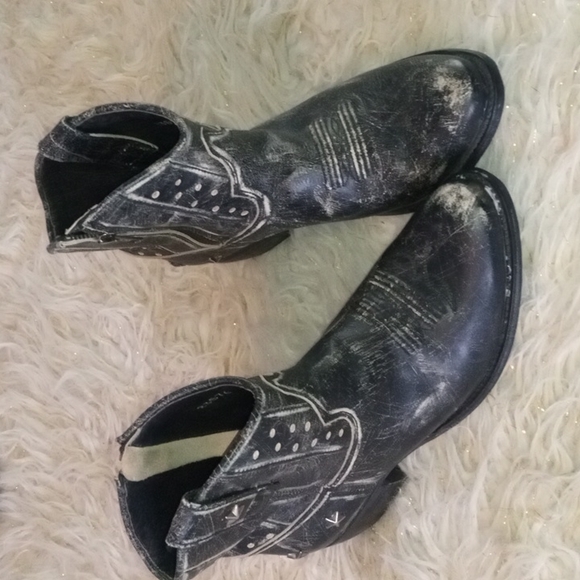 Steven by Steve Madden distress Western booties - Picture 2 of 5